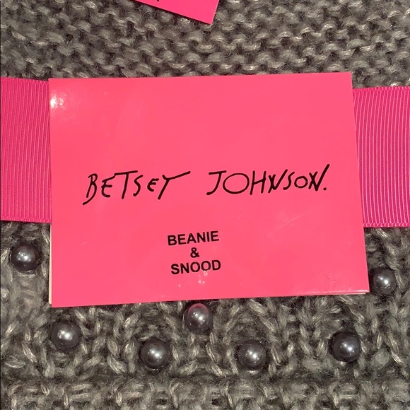 Betsy Johnson beanie and snood - Picture 2 of 3